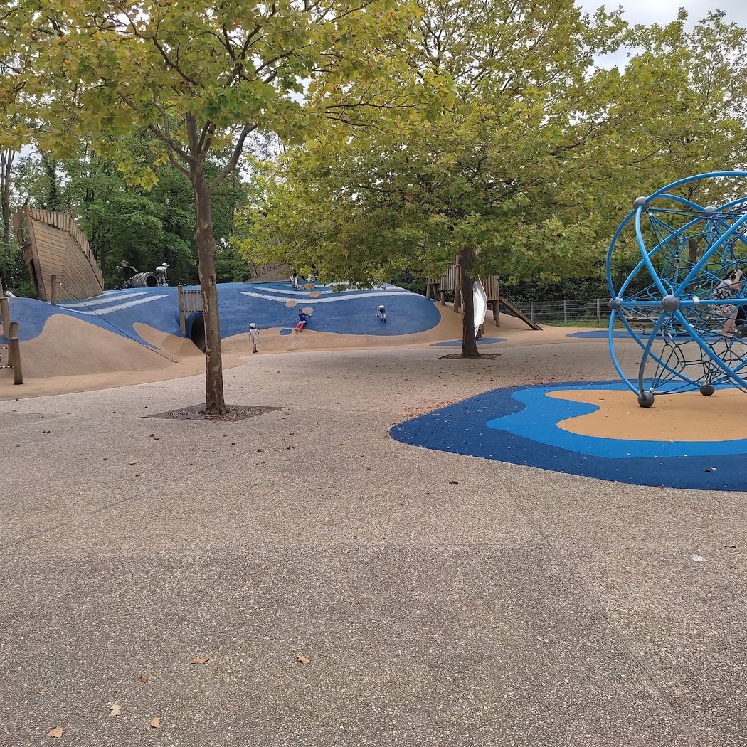 Aire de jeux pour jeunes enfant - thématique Jardin 2